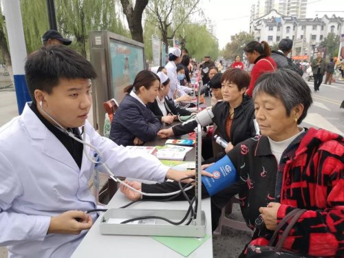 太和县人民医院举办2019年全国“扶贫日”义诊活动