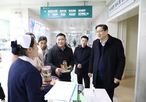 2019年的最后一天，太和县人民医院党委书记、院长祝振华深入一线送温暖