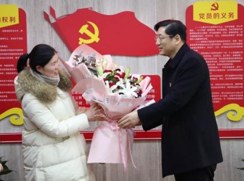 向逆行者致敬！太和县人民医院护士王敏驰援武汉！