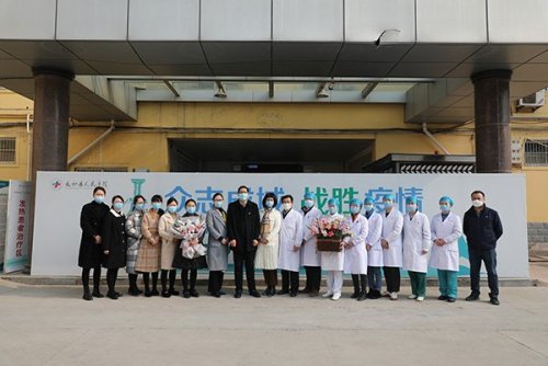铿锵玫瑰勇担当，三八节日送温情 太和县人民医院看望慰问荣获市、县级表彰的先进集体和先进个人