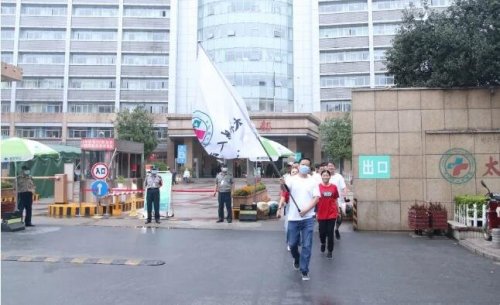 太和县人民医院开展庆“八一建军节”退役军人徒步行活动