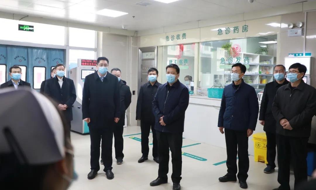 新春佳节,太和县委副书记潘江徽亲切慰问县人民医院医务人员