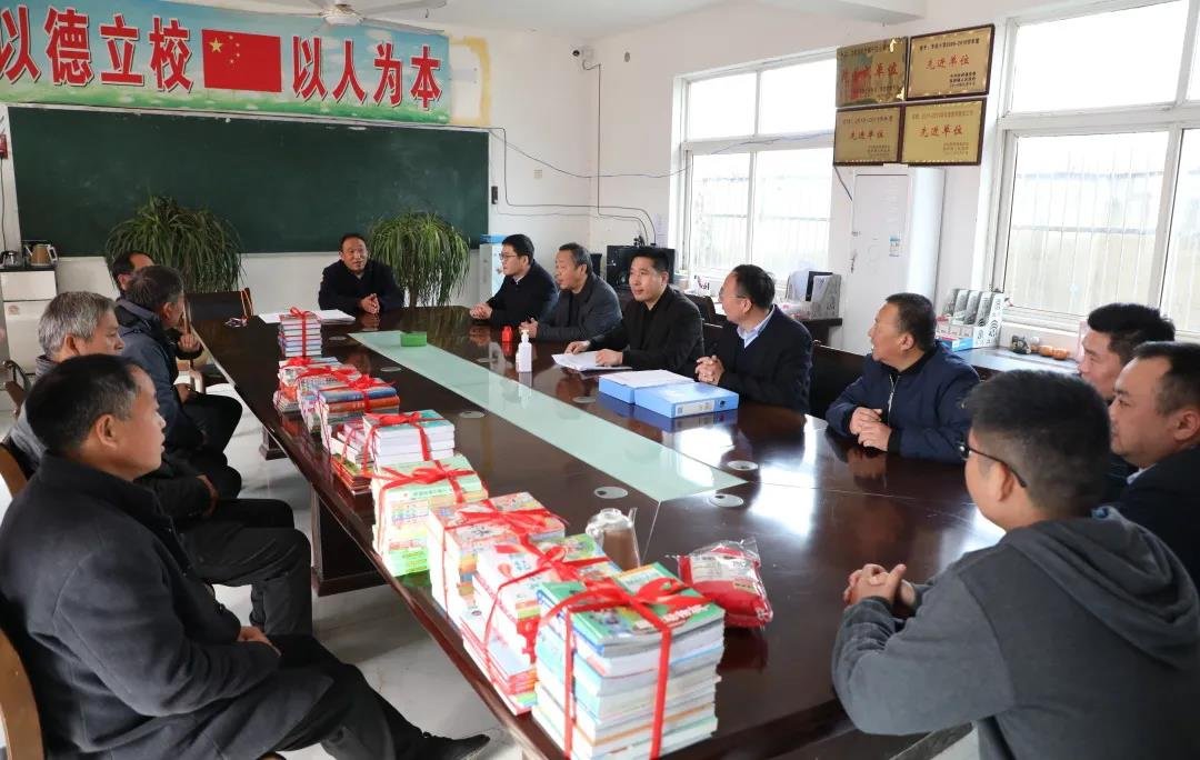 【我为群众办实事】爱心赠书进于小，书香助力乡村振兴