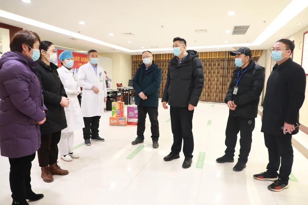 情暖“疫”线 太和县人民医院党委书记祝振华一行看望慰问防疫一线人员