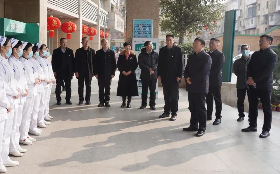 春节前夕，阜阳市委常委、太和县委书记邵兵看望慰问一线医务人员