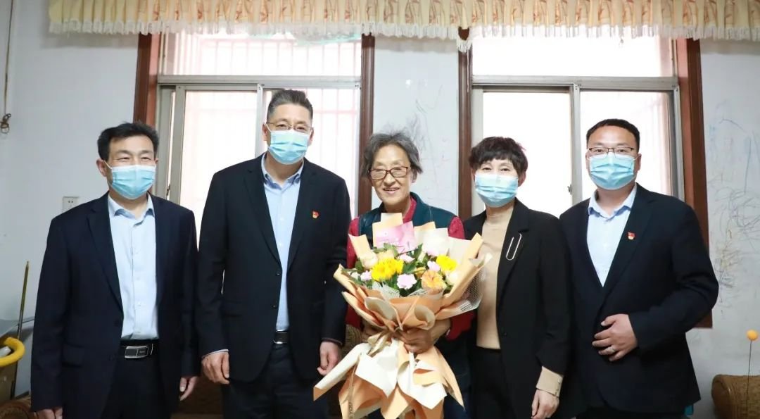 情系老同志，关爱暖人心丨太和县人民医院走访慰问退休护理人员