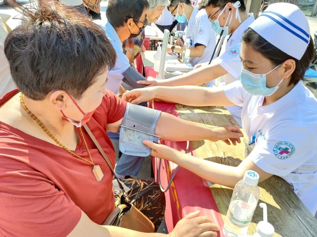 遵守安全生产法，当好第一责任人 太和县人民医院开展安全生产咨询日义诊活动