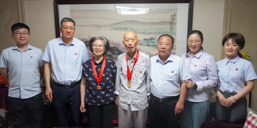 太和县人民医院走访老党员