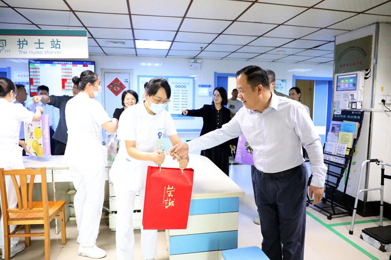 太和县人民医院组织慰问中秋值班人员