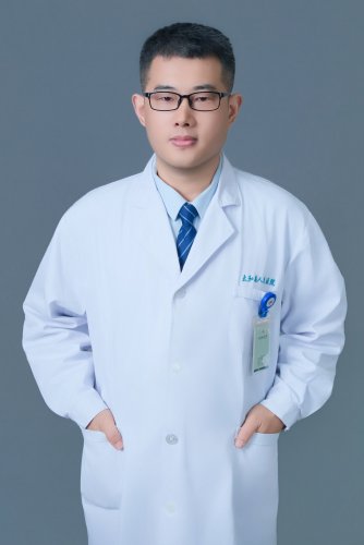 张坤
